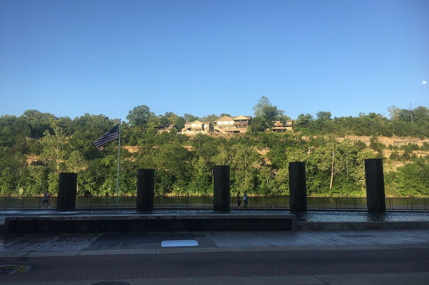 Branson Landing waterfront and fountain