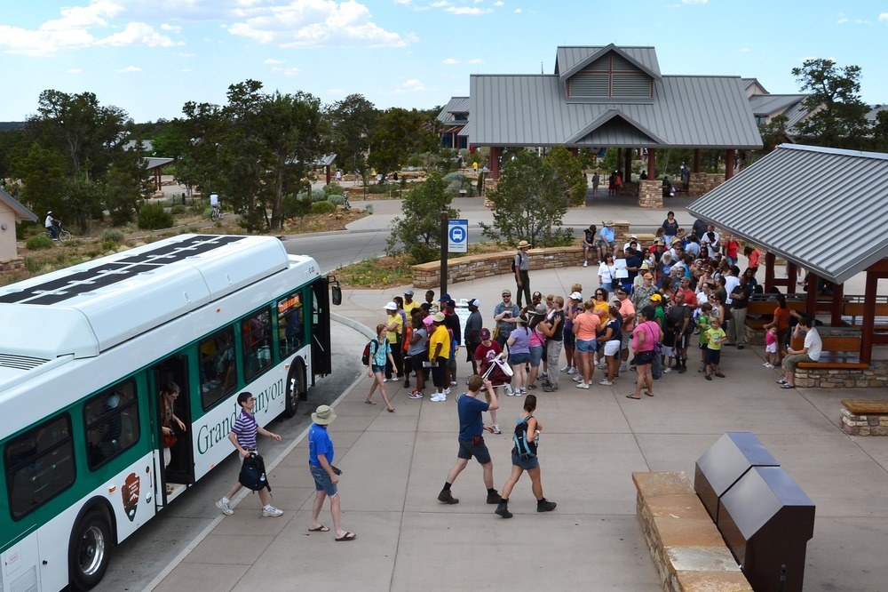Park shuttle bus at a South Rim stop