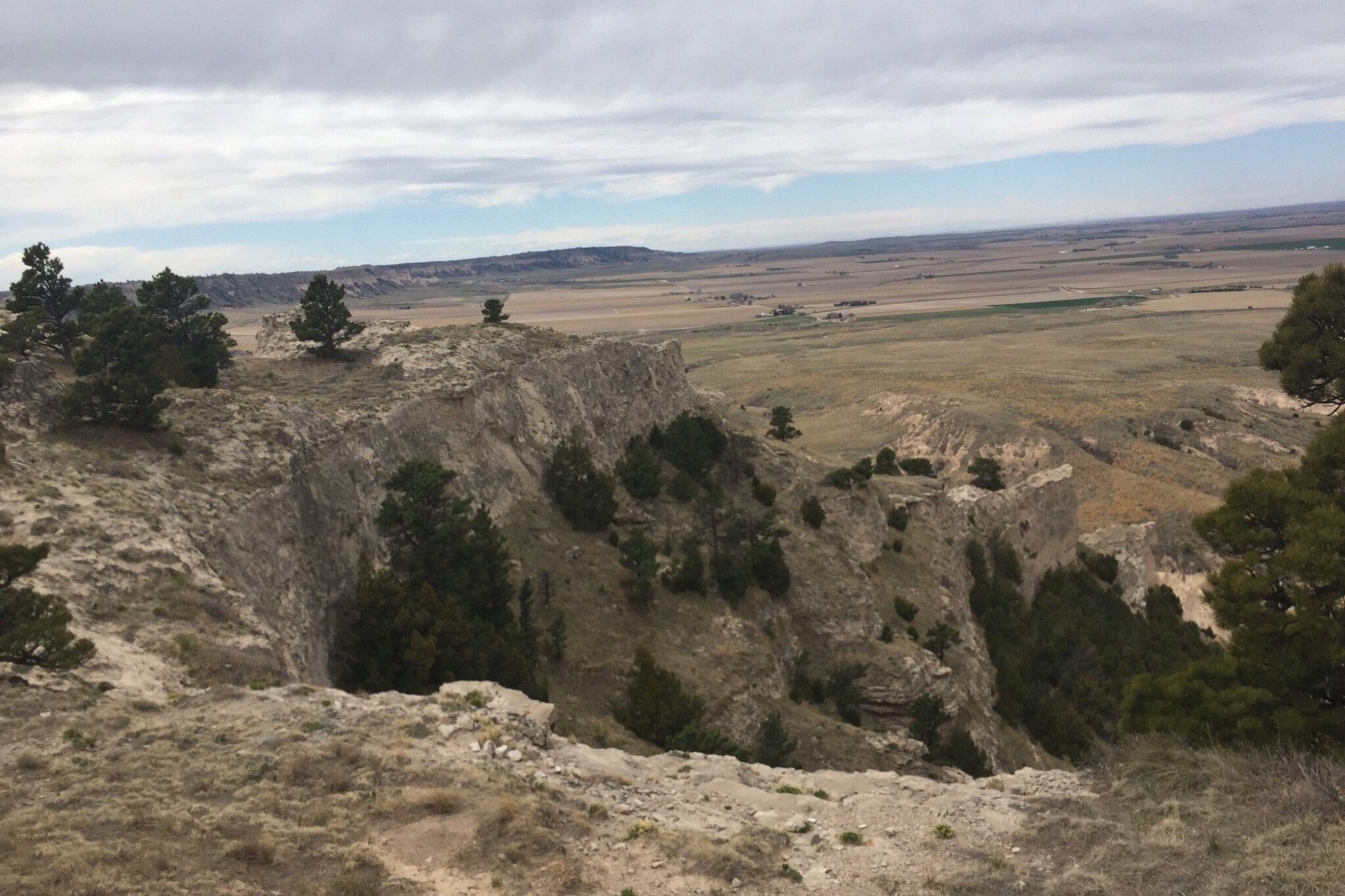 Scotts Bluff rising above the plains